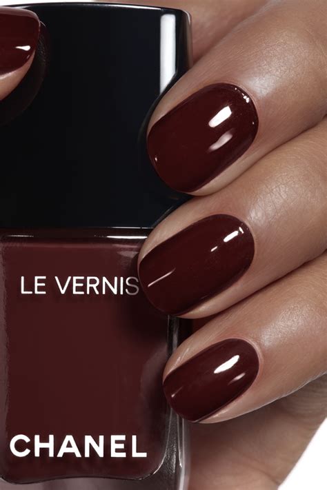 le vernis nail polish.